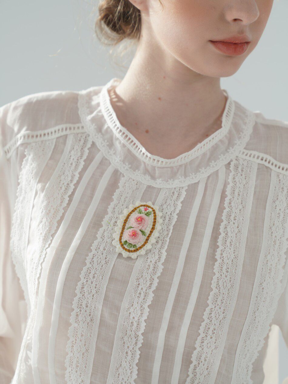 بلوزة نسائية بيضاء رقيقة من ال - مراجعة Embroidery Rose وسعره